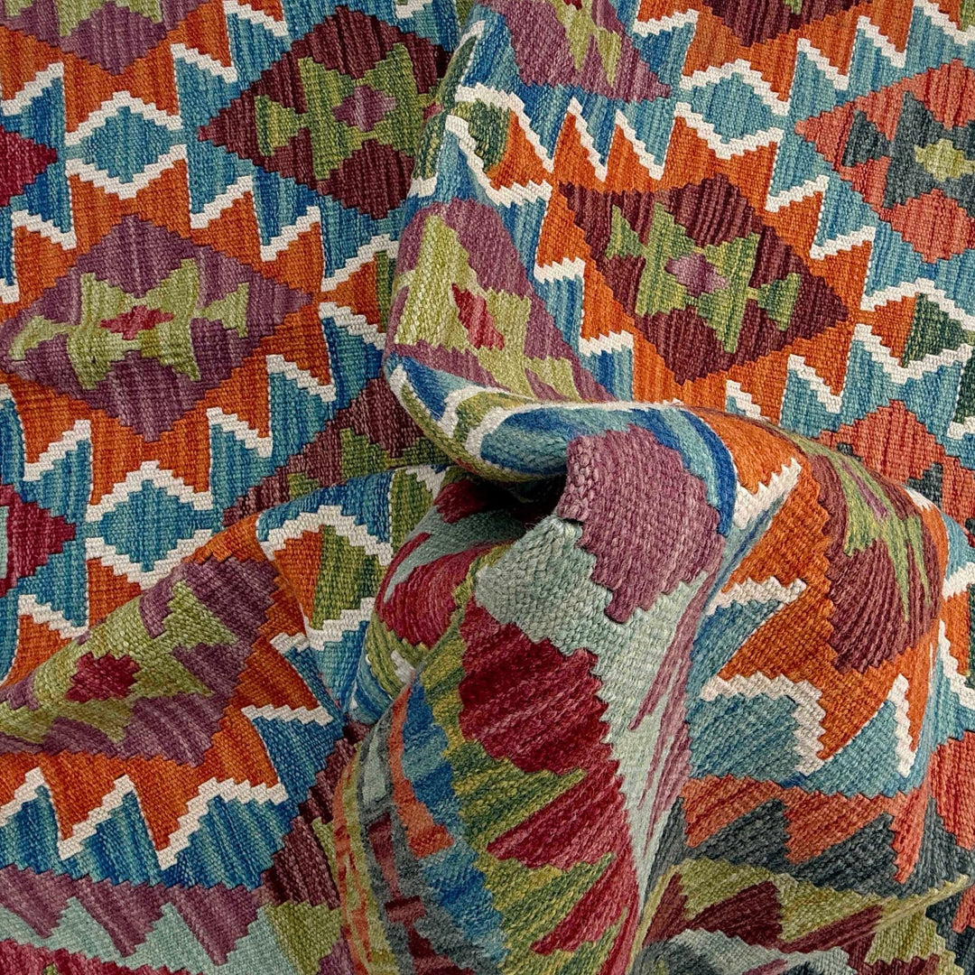 Afghan Kilim Rug 4' 11" x 6' 4" Flat-Weave texture