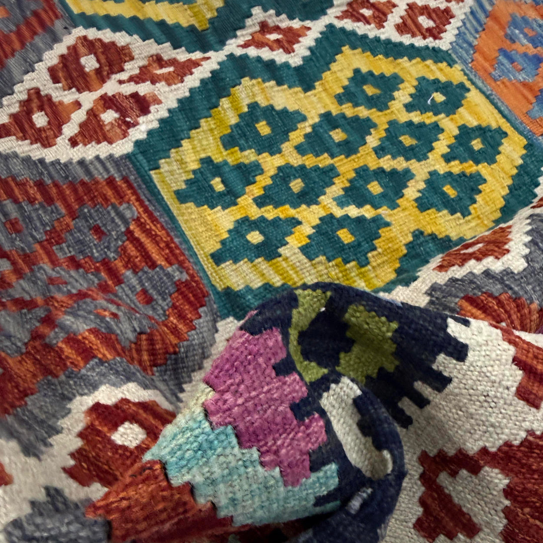 Hand Woven Wool Kelim 4' 2" x 5' 10" - No. AL825291