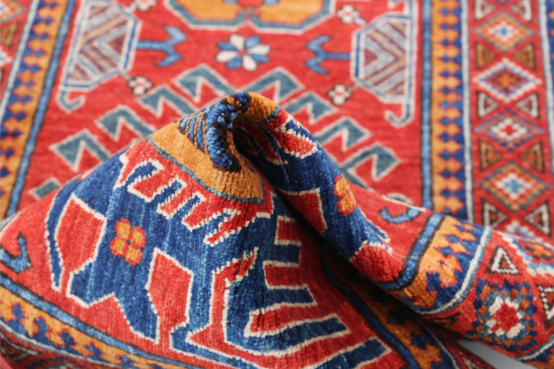 Humna 2’ 8″ x 5’ 10” - No. AV77091 - ALRUG Rug Store