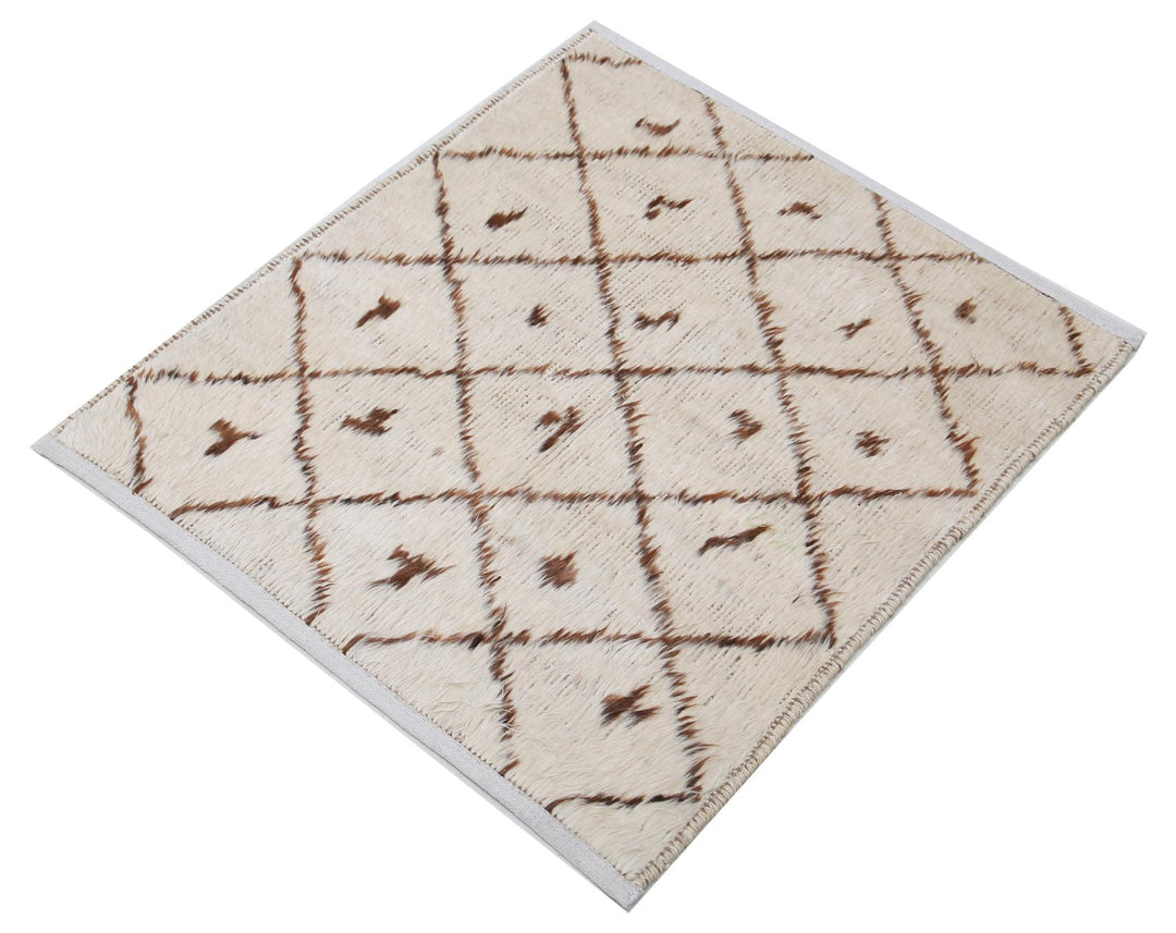 Moroccan 2’ 7″ x 2’ 10” - No. AV79635 - ALRUG Rug Store