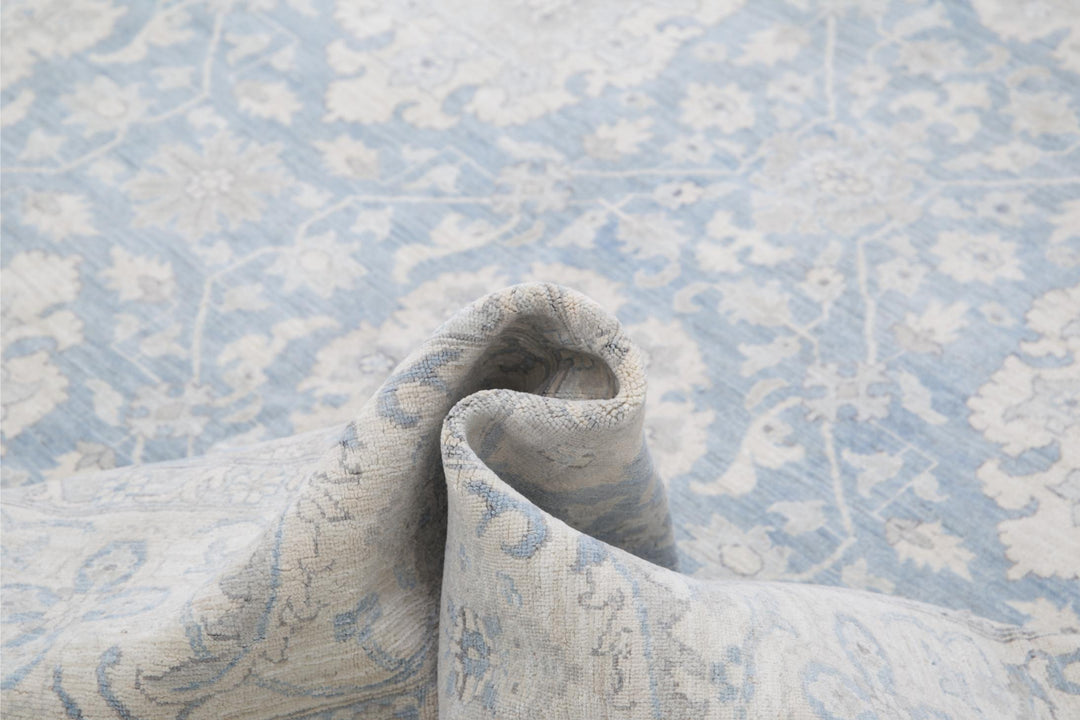 Serenity 8’ 10” x 11’ 9″ - No. AV40028 - ALRUG Rug Store