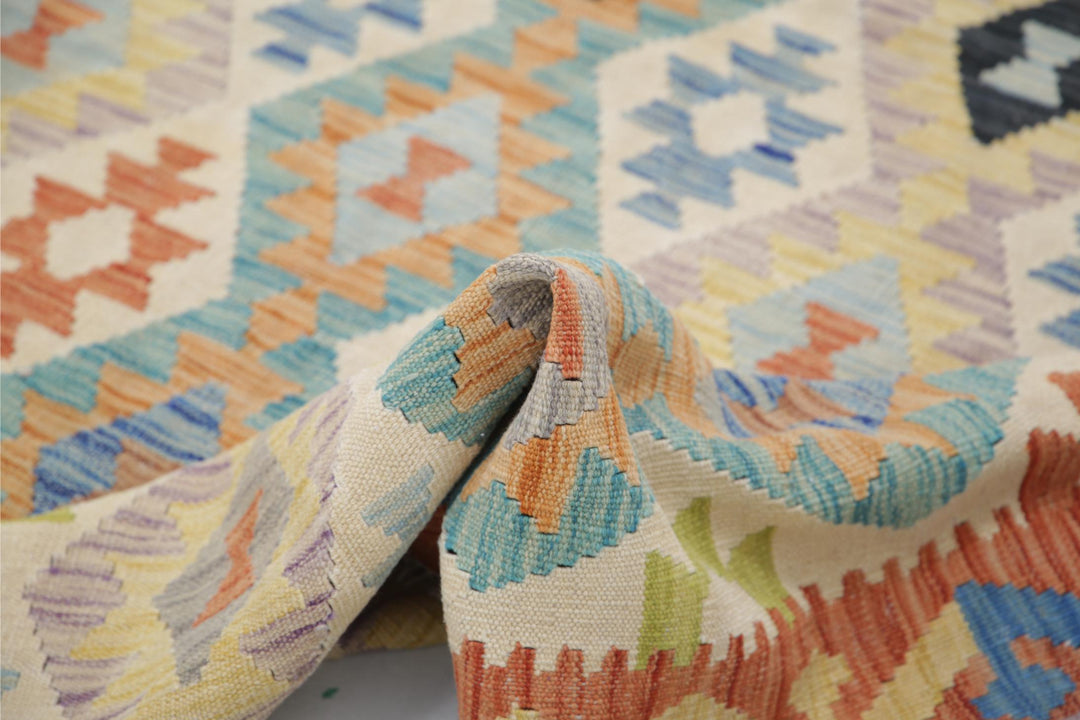 Kilim 5’ 6″ x 7’ 7″ - No. AV30406 - ALRUG Rug Store