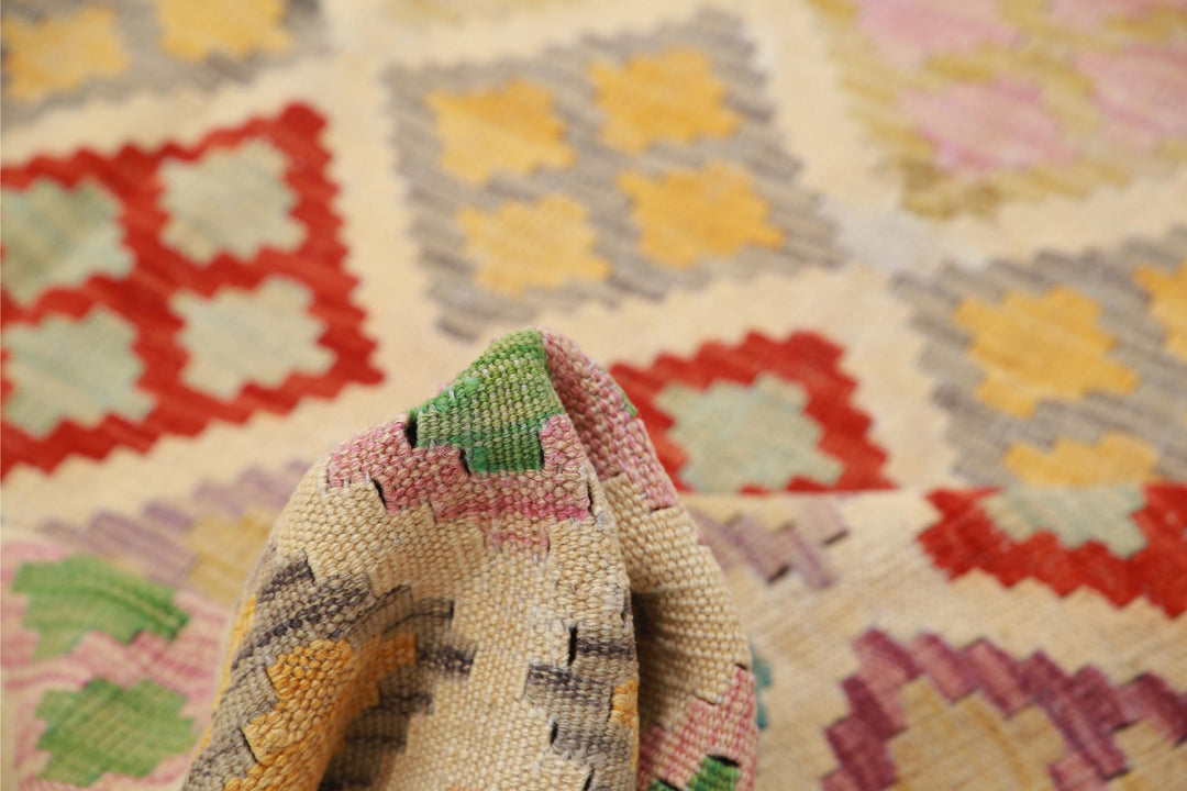 Kilim 5’ 4″ x 7’ 11” - No. AV83471 - ALRUG Rug Store