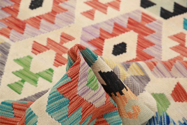 Kilim 6’ 6″ x 9’ 10” - No. AV68780