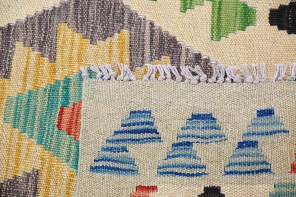 Kilim 6’ 6″ x 9’ 10” - No. AV68780
