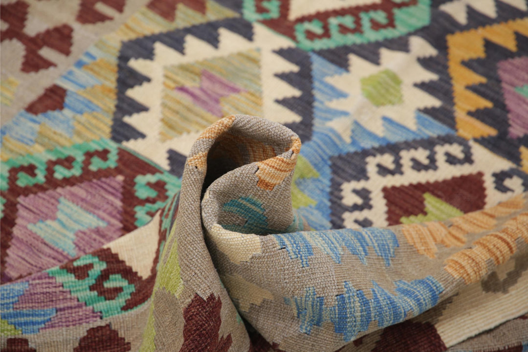 Kilim 4’ 11” x 6’ 5″ - No. AV15878 - ALRUG Rug Store