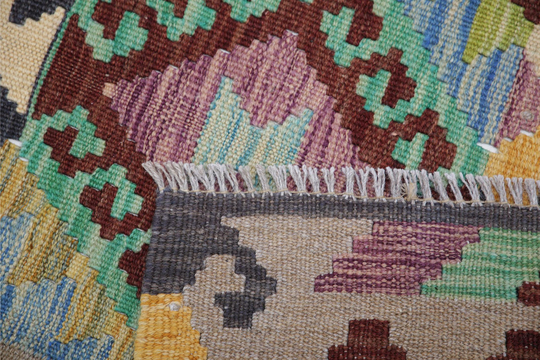 Kilim 4’ 11” x 6’ 5″ - No. AV15878 - ALRUG Rug Store