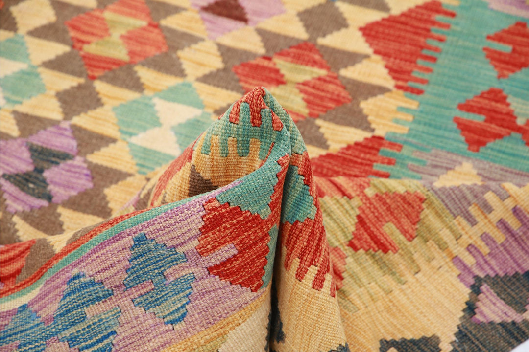 Kilim 4’ 10” x 6’ 5″ - No. AV57960 - ALRUG Rug Store