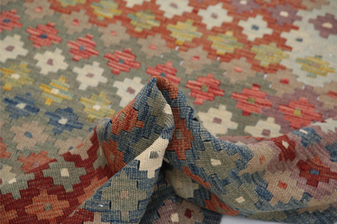 Kilim 5’ 6″ x 7’ 10” - No. AV31881 - ALRUG Rug Store