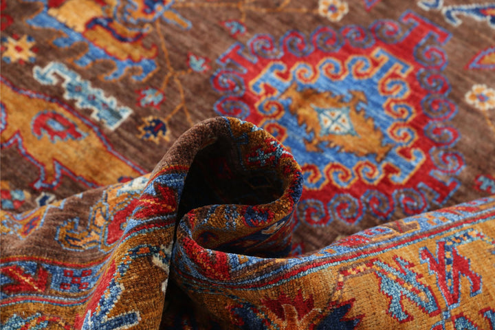 Humna 4’ 11” x 6’ 9″ - No. AV60543 - ALRUG Rug Store