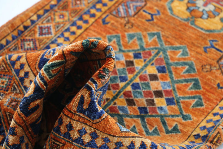 Humna 2’ 8″ x 5’ 10” - No. AV28244 - ALRUG Rug Store