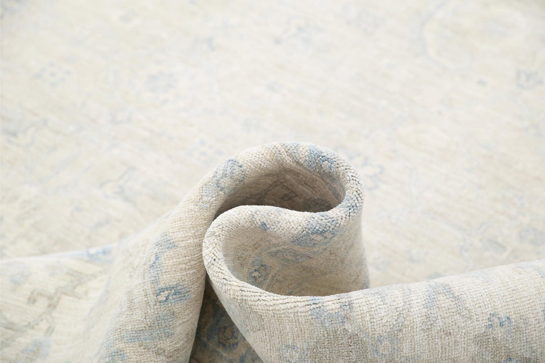 Serenity 8’ 1″ x 9’ 8″ - No. AV33854 - ALRUG Rug Store