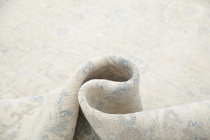 Serenity 8’ 1″ x 9’ 8″ - No. AV33854 - ALRUG Rug Store