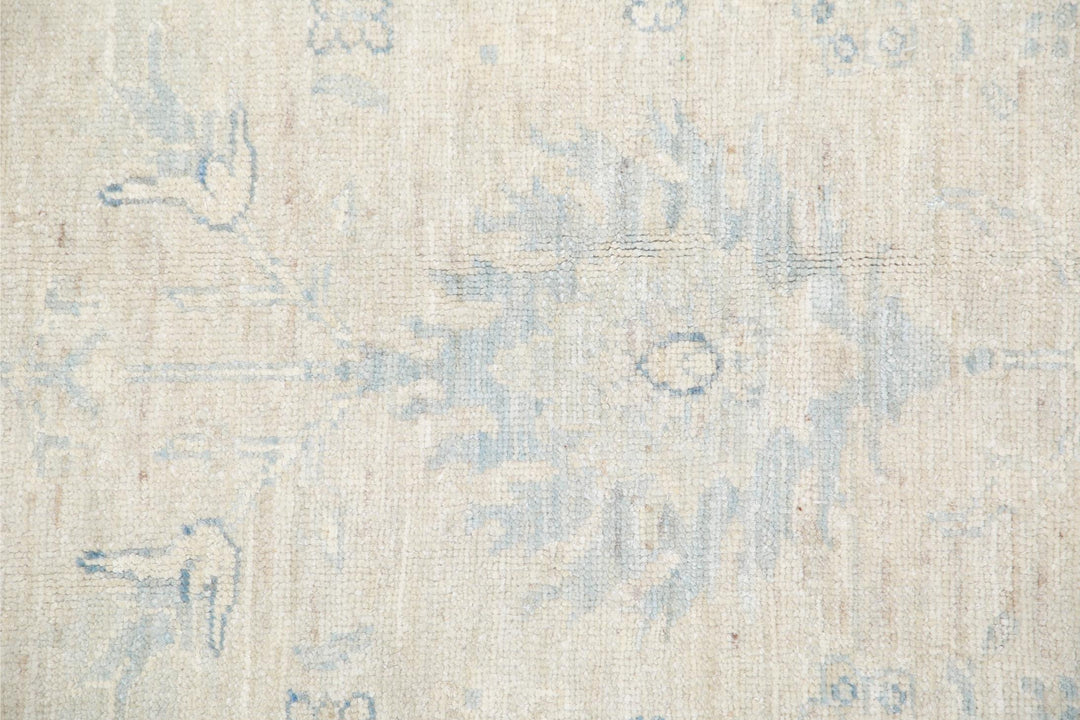 Serenity 8’ 1″ x 9’ 8″ - No. AV33854 - ALRUG Rug Store