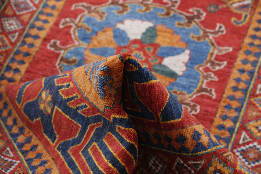 Humna 2’ 8″ x 7’ 9″ - No. AV31546 - ALRUG Rug Store