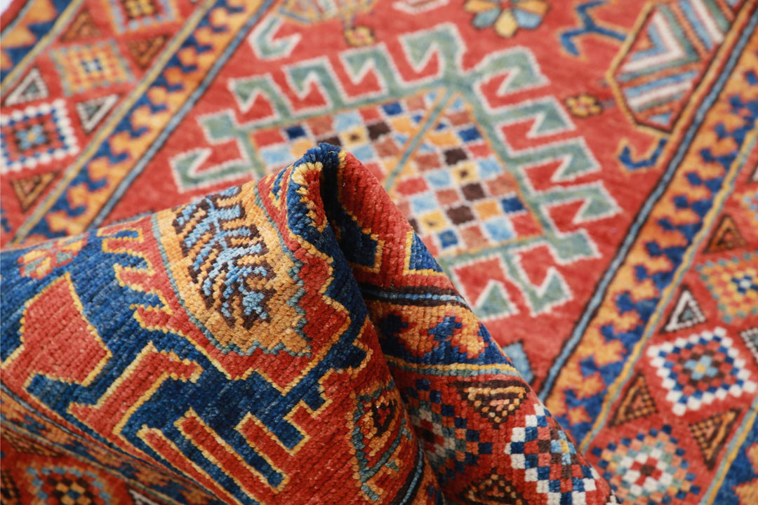 Humna 2’ 9″ x 6’ 6″ - No. AV17945 - ALRUG Rug Store