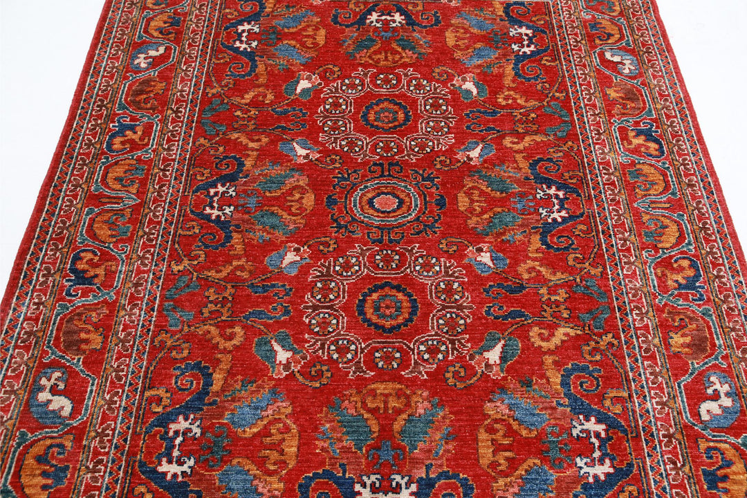 Humna 5’ 2″ x 6’ 11” - No. AV21127 - ALRUG Rug Store