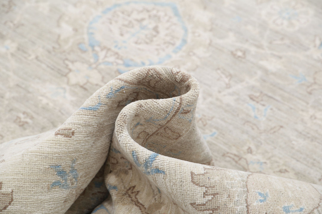 Serenity 9’ 8″ x 14’ 0″ - No. AV97207 - ALRUG Rug Store