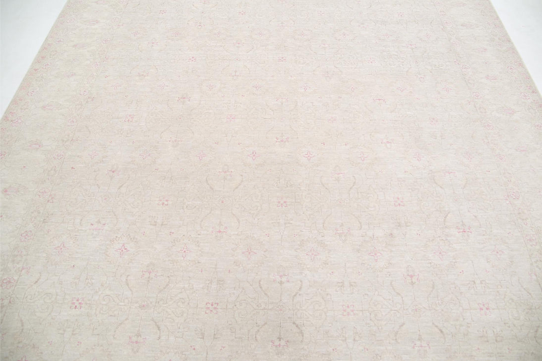 Serenity 8’ 3″ x 10’ 0″ - No. AV68019 - ALRUG Rug Store