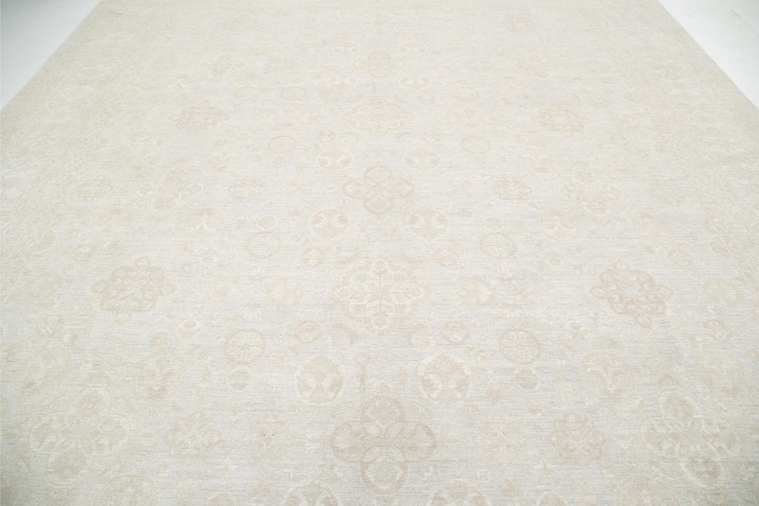 Serenity 11’ 11” x 14’ 3″ - No. AV64570 - ALRUG Rug Store