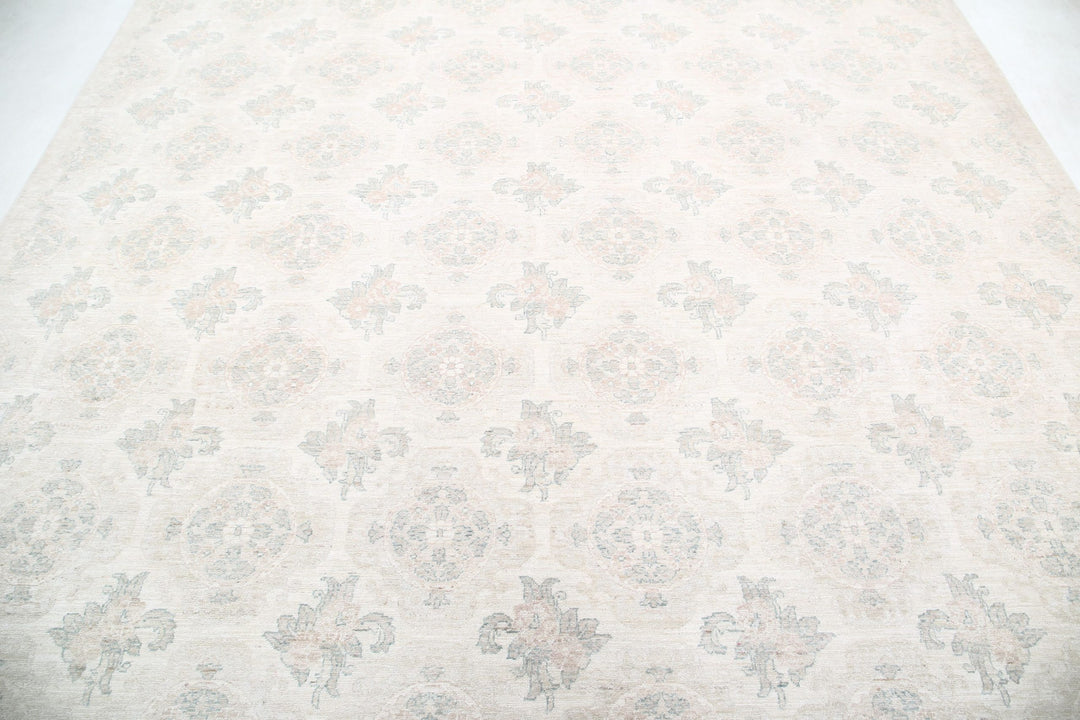 Artemix 9’ 1″ x 12’ 3″ - No. AV21690 - ALRUG Rug Store