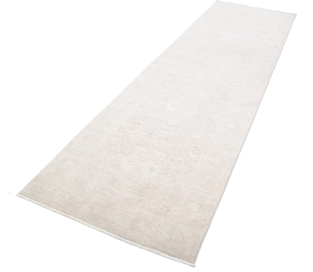 Serenity 3’ 2″ x 11’ 3″ - No. AV90403 - ALRUG Rug Store