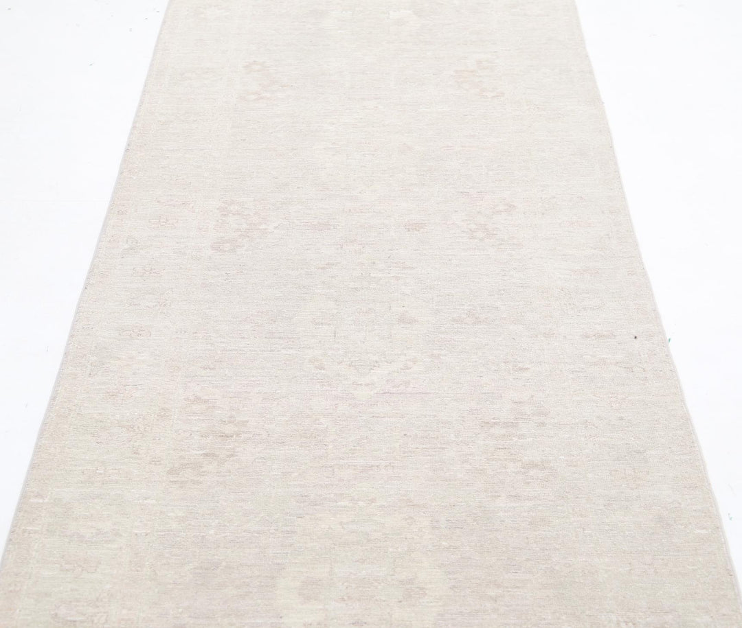 Serenity 3’ 2″ x 11’ 3″ - No. AV90403 - ALRUG Rug Store