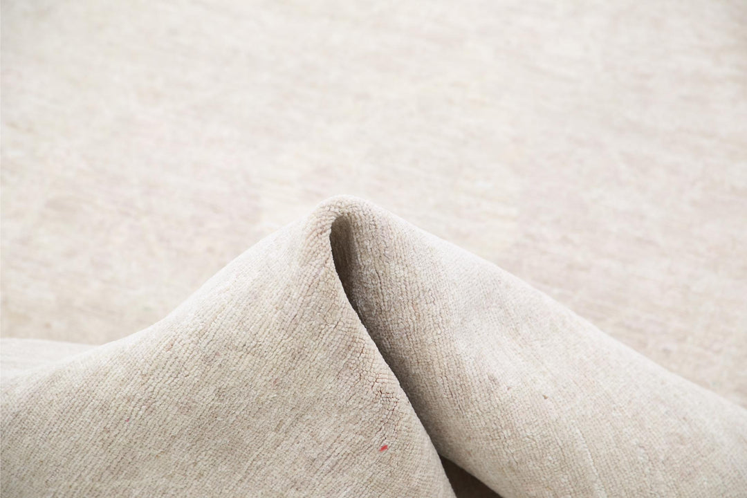 Serenity 3’ 2″ x 11’ 3″ - No. AV90403 - ALRUG Rug Store