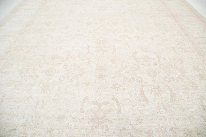 Ivory Pakistani Tabriz Rug 13'5" x 17'7" Hand-Knotted texture