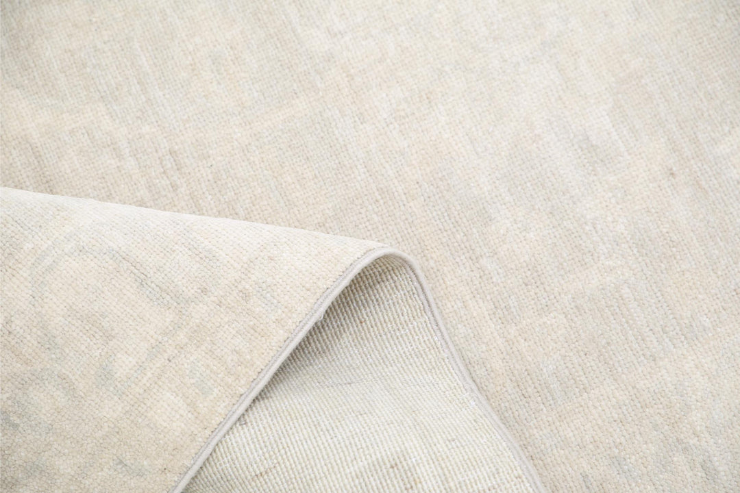 Serenity 2’ 7″ x 8’ 3″ - No. AV45623 - ALRUG Rug Store