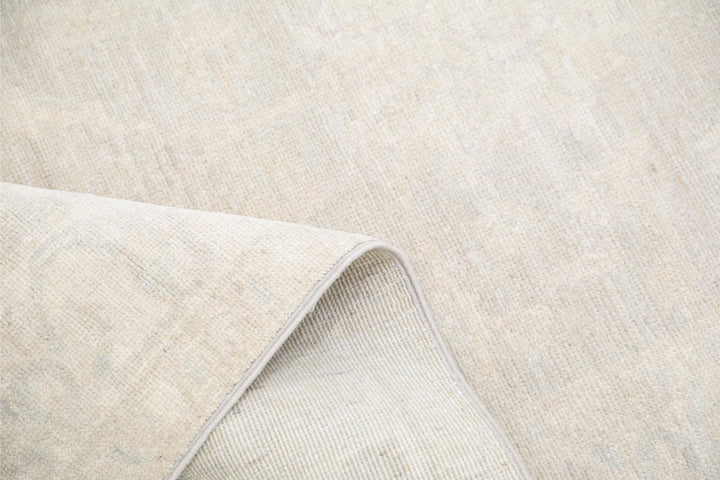 Serenity 2’ 7″ x 8’ 3″ - No. AV45623 - ALRUG Rug Store