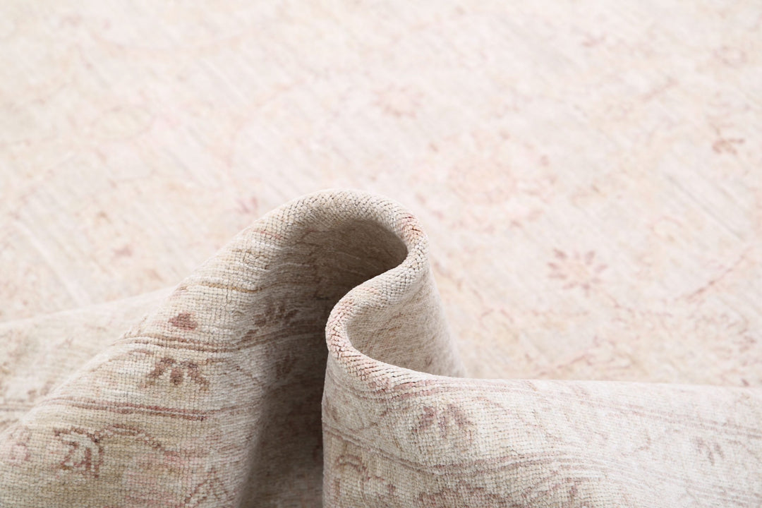 Serenity 8’ 10” x 11’ 11” - No. AV56571 - ALRUG Rug Store