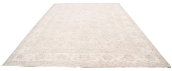 Grey Pakistani Serenity Rug 9'11" x 13'7" Hand-Knotted close-up