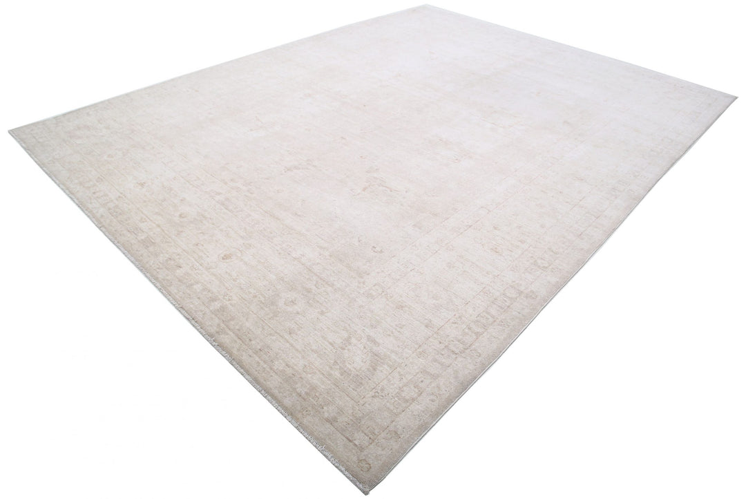 Serenity 9’ 1″ x 11’ 7″ - No. AV25604 - ALRUG Rug Store
