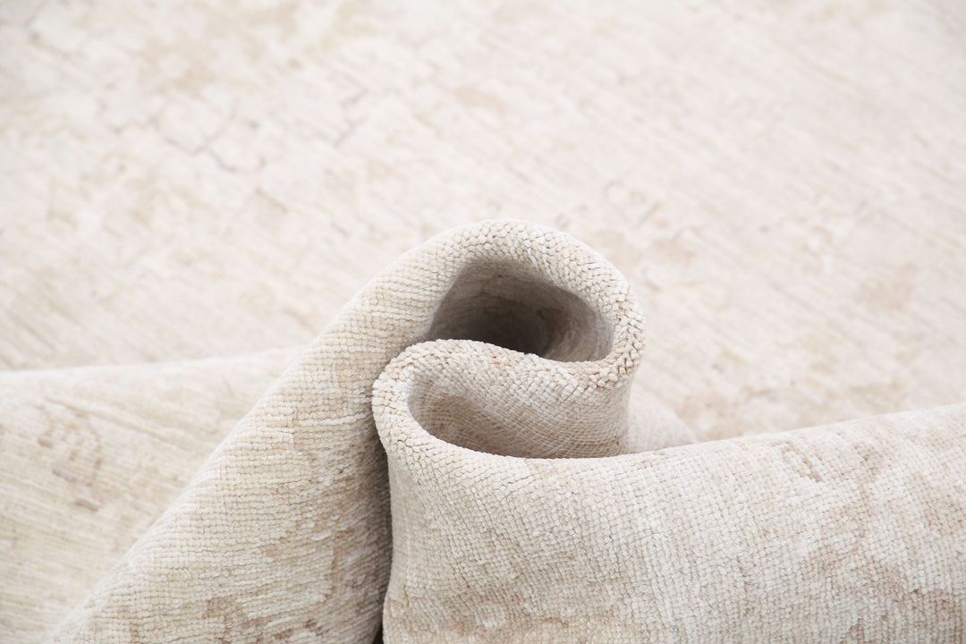 Serenity 8’ 9″ x 12’ 1″ - No. AV34538 - ALRUG Rug Store