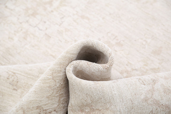 Serenity 8’ 9″ x 12’ 1″ - No. AV34538 - ALRUG Rug Store