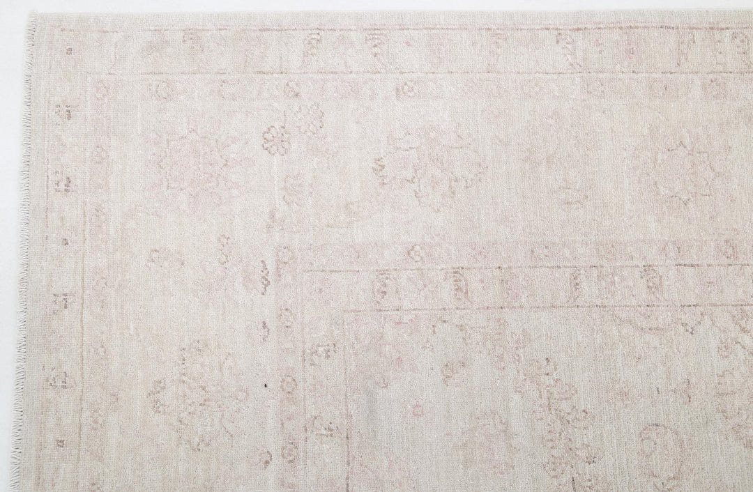 Serenity 8’ 1″ x 9’ 5″ - No. AV25247 - ALRUG Rug Store