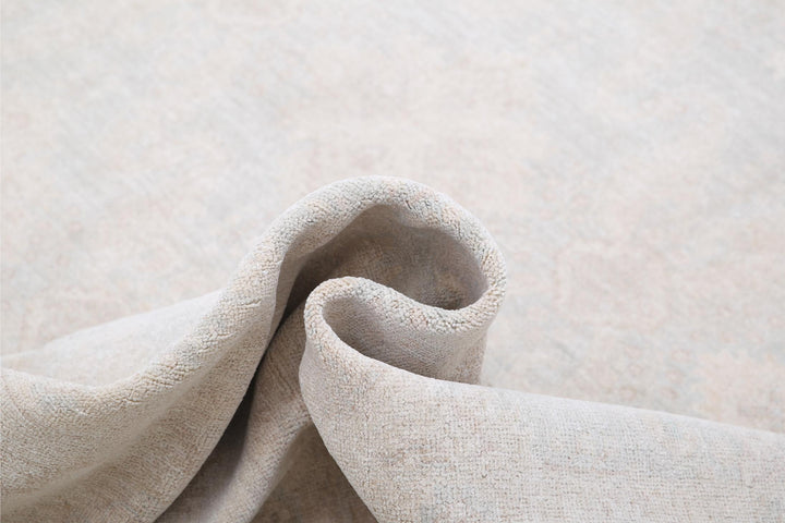 Serenity 7’ 10” x 9’ 7″ - No. AV89104 - ALRUG Rug Store