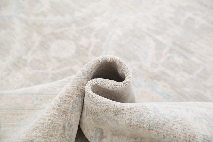 Serenity 8’ 4″ x 11’ 1″ - No. AV98664 - ALRUG Rug Store