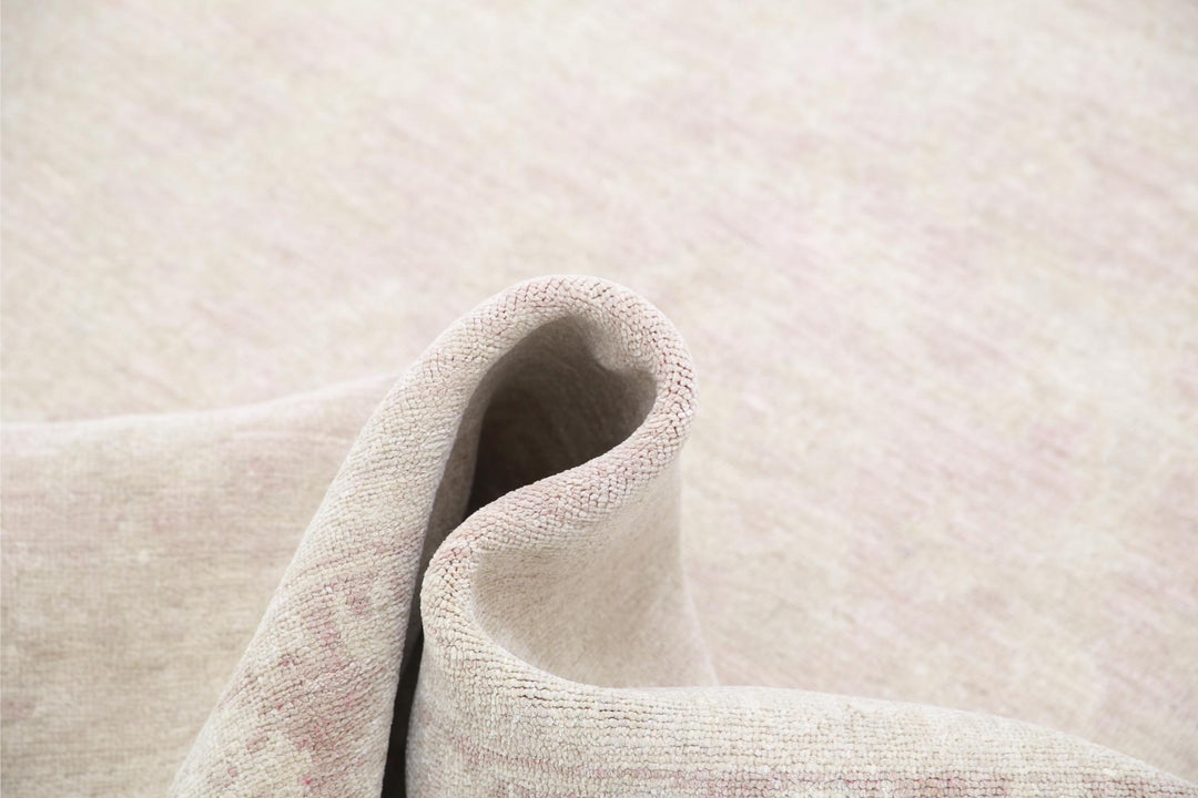 Serenity 5’ 0″ x 10’ 2″ - No. AV92619 - ALRUG Rug Store