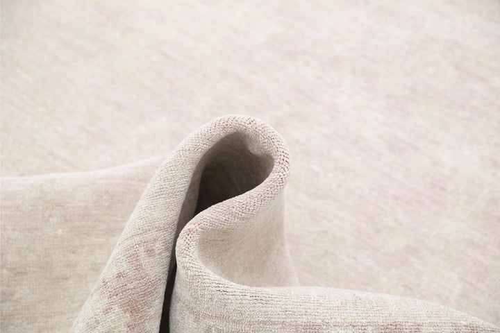 Serenity 5’ 0″ x 10’ 2″ - No. AV92619 - ALRUG Rug Store