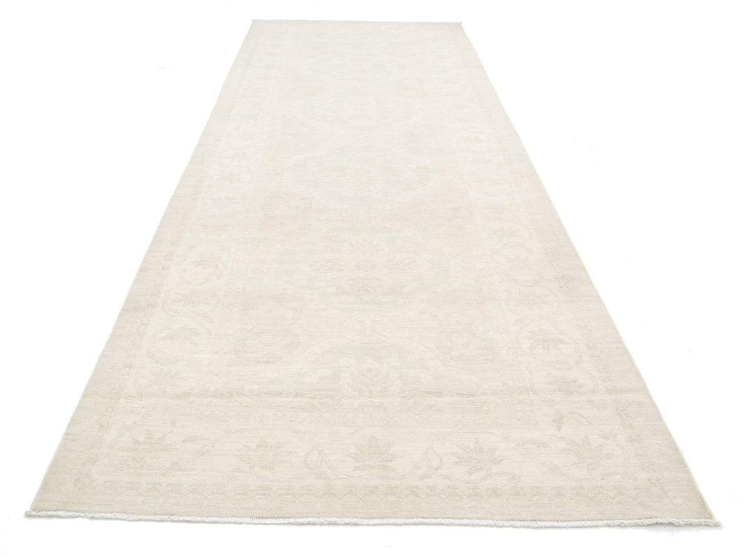 Serenity 5’ 2″ x 15’ 0″ - No. AV39734 - ALRUG Rug Store