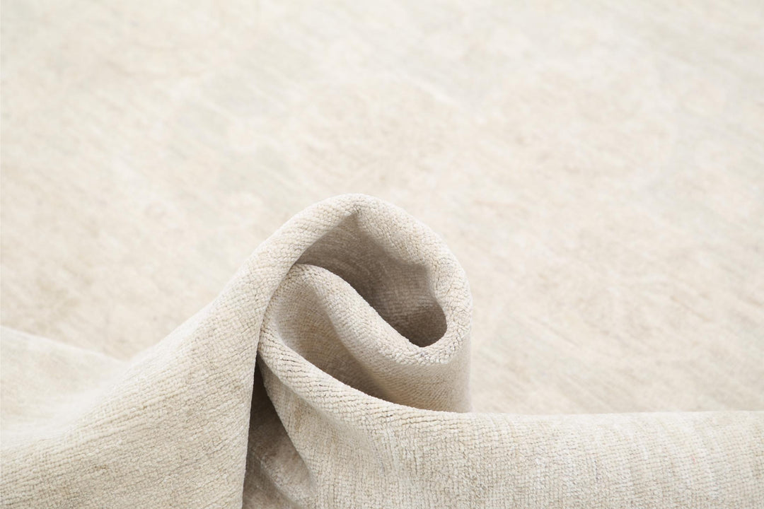 Serenity 5’ 2″ x 15’ 0″ - No. AV39734 - ALRUG Rug Store