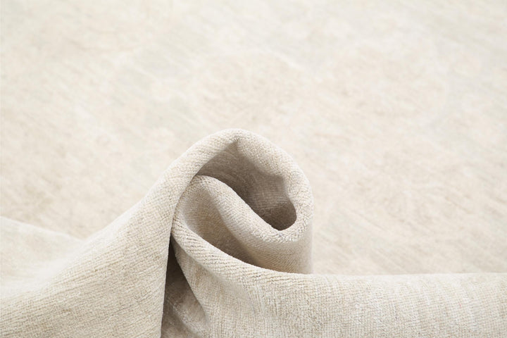 Serenity 5’ 2″ x 15’ 0″ - No. AV39734 - ALRUG Rug Store