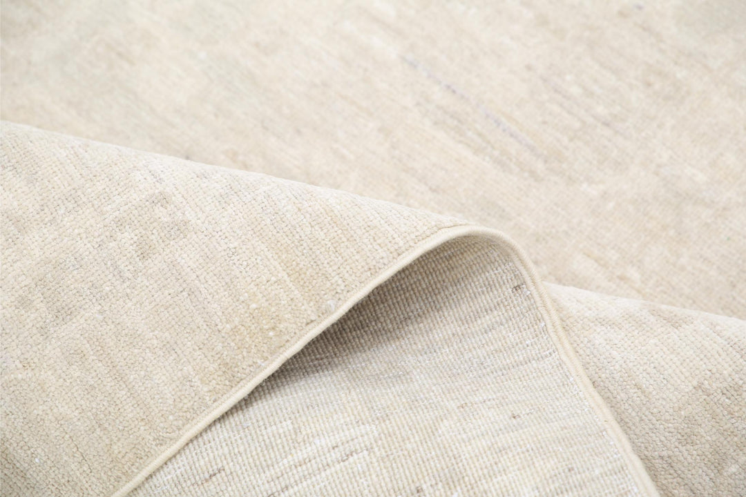 Serenity 5’ 2″ x 15’ 0″ - No. AV39734 - ALRUG Rug Store