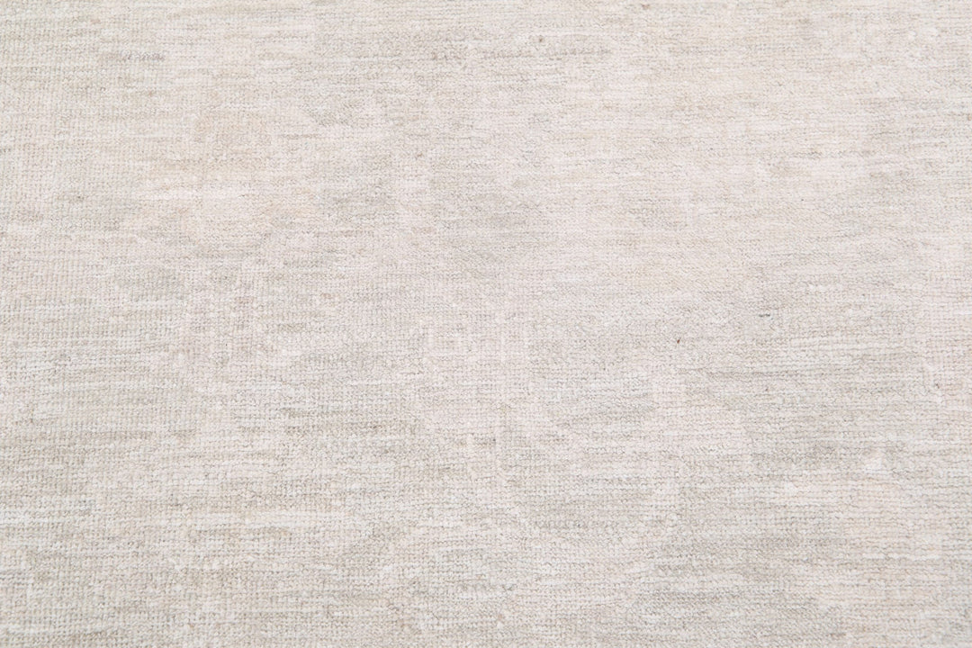 Serenity 9’ 1″ x 12’ 4″ - No. AV17910 - ALRUG Rug Store