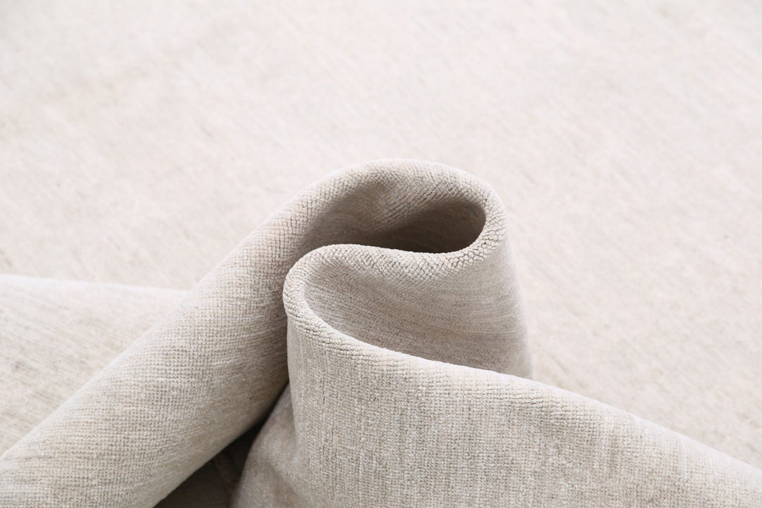 Serenity 9’ 1″ x 12’ 4″ - No. AV17910 - ALRUG Rug Store