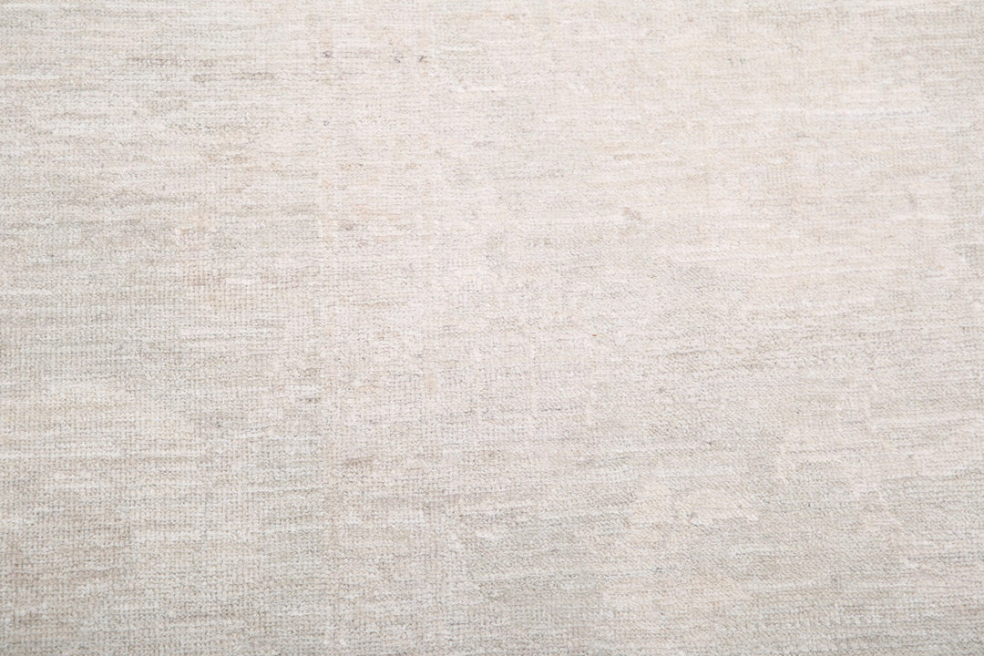 Serenity 9’ 1″ x 12’ 4″ - No. AV17910 - ALRUG Rug Store