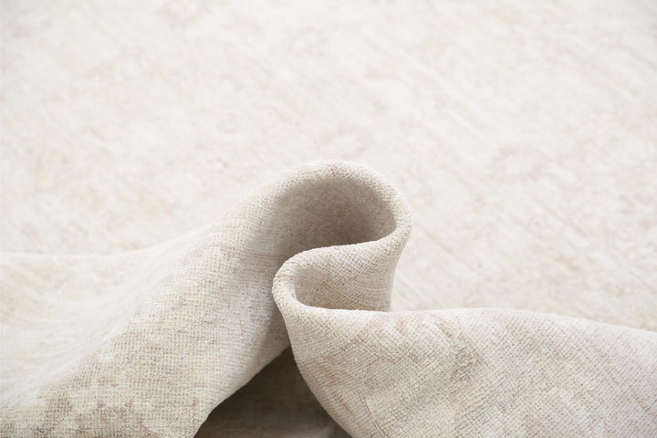 Serenity 8’ 10” x 11’ 8″ - No. AV99932 - ALRUG Rug Store