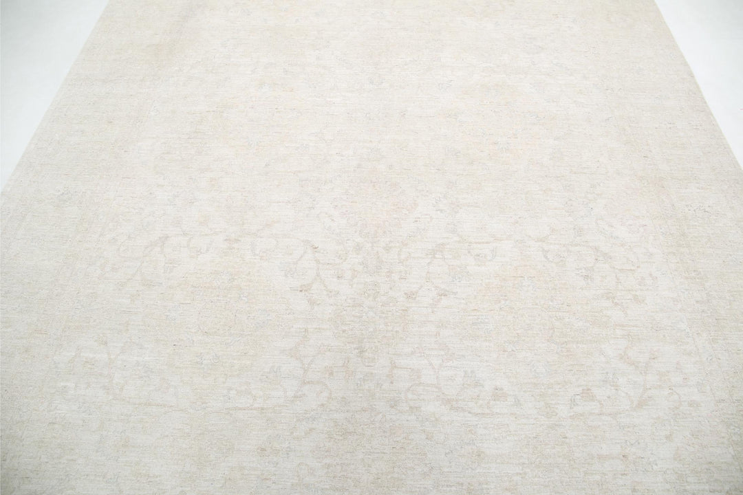 Serenity 8’ 2″ x 10’ 1″ - No. AV30783 - ALRUG Rug Store